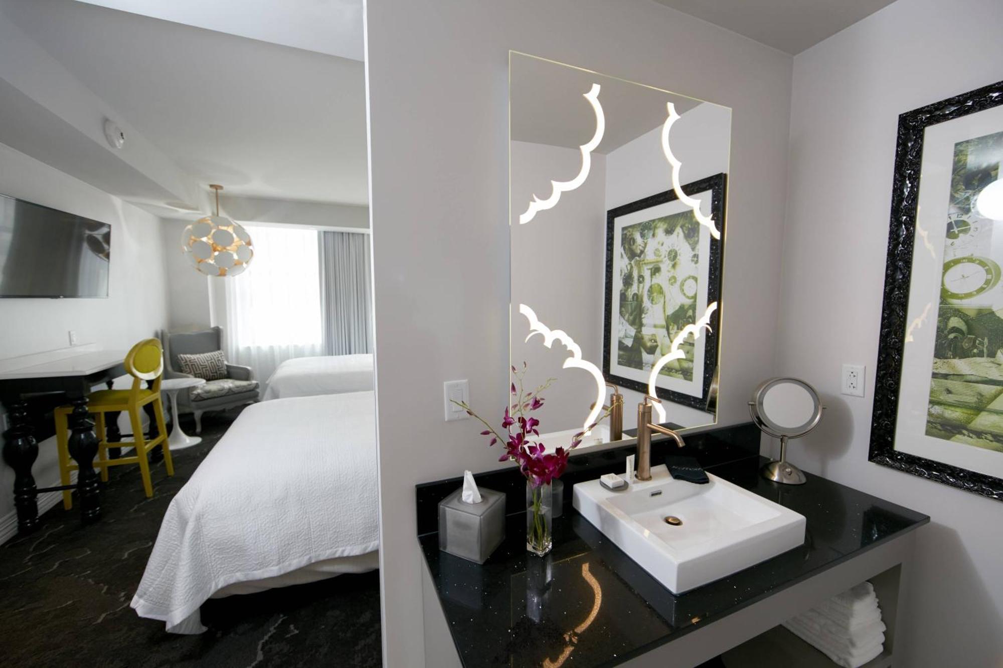 Queen Room with City View