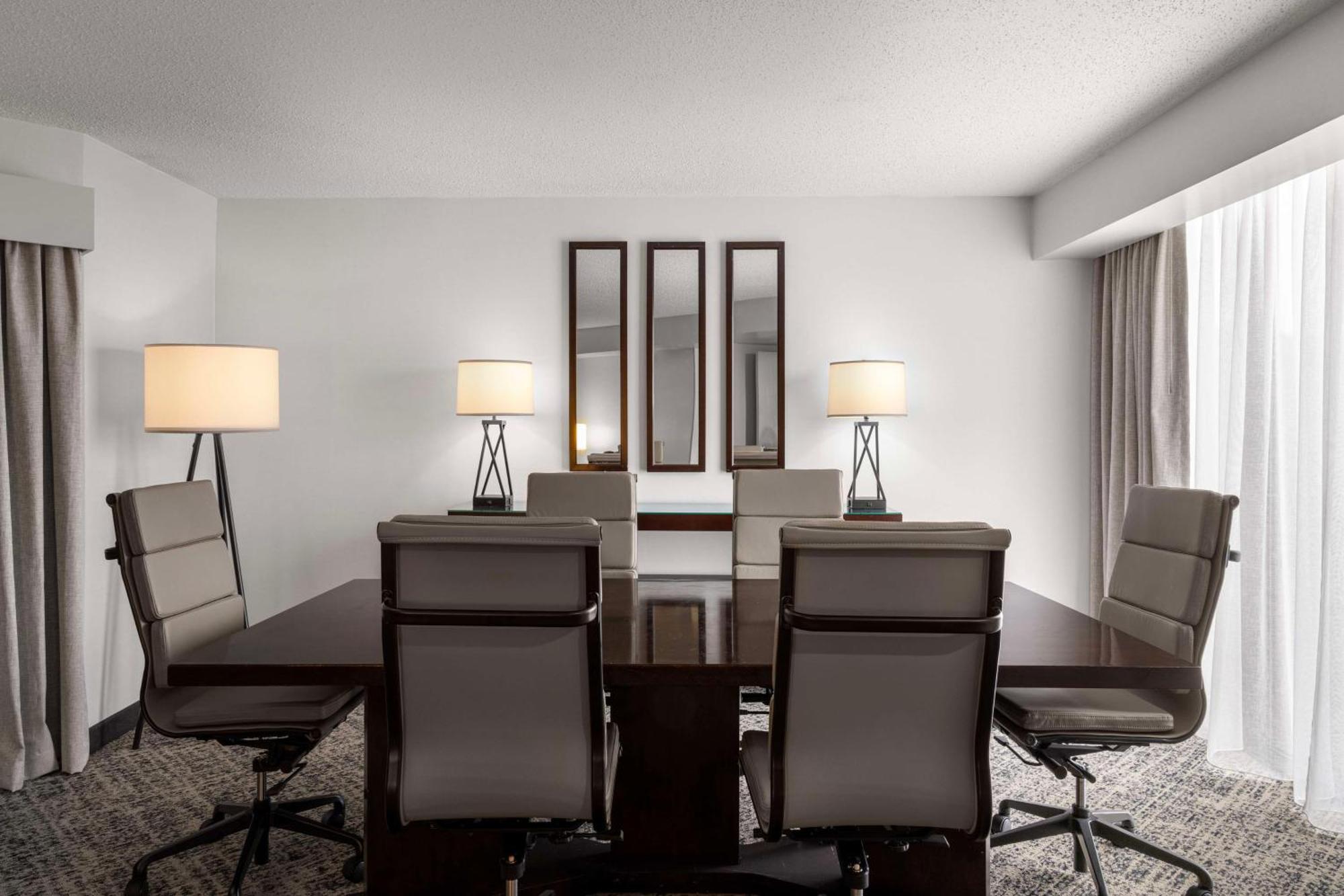Executive King Suite Non-Smoking,1651176078:JPEG